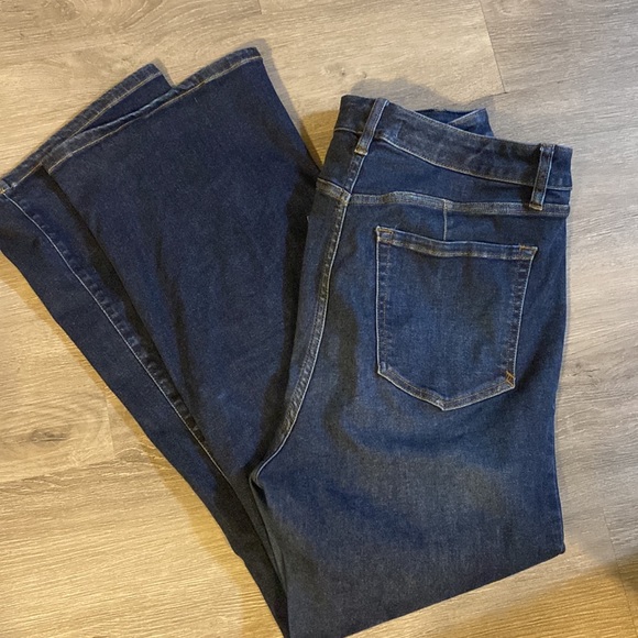 🎄Lane Bryant Mid-Rise Dark Wash Bootcut Jeans size 14/16 - Picture 3 of 3